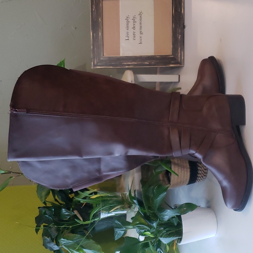 Torrid wide calf boots - Picture 3 of 11
